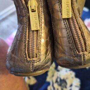 Kenneth Cole Reaction Brown Loafers with Gold Accents